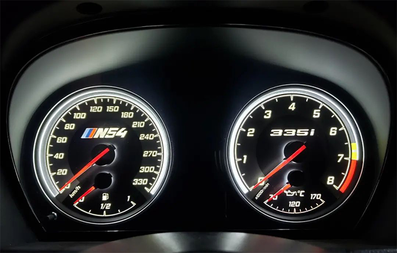 bmw cluster, front view, illuminated, custom